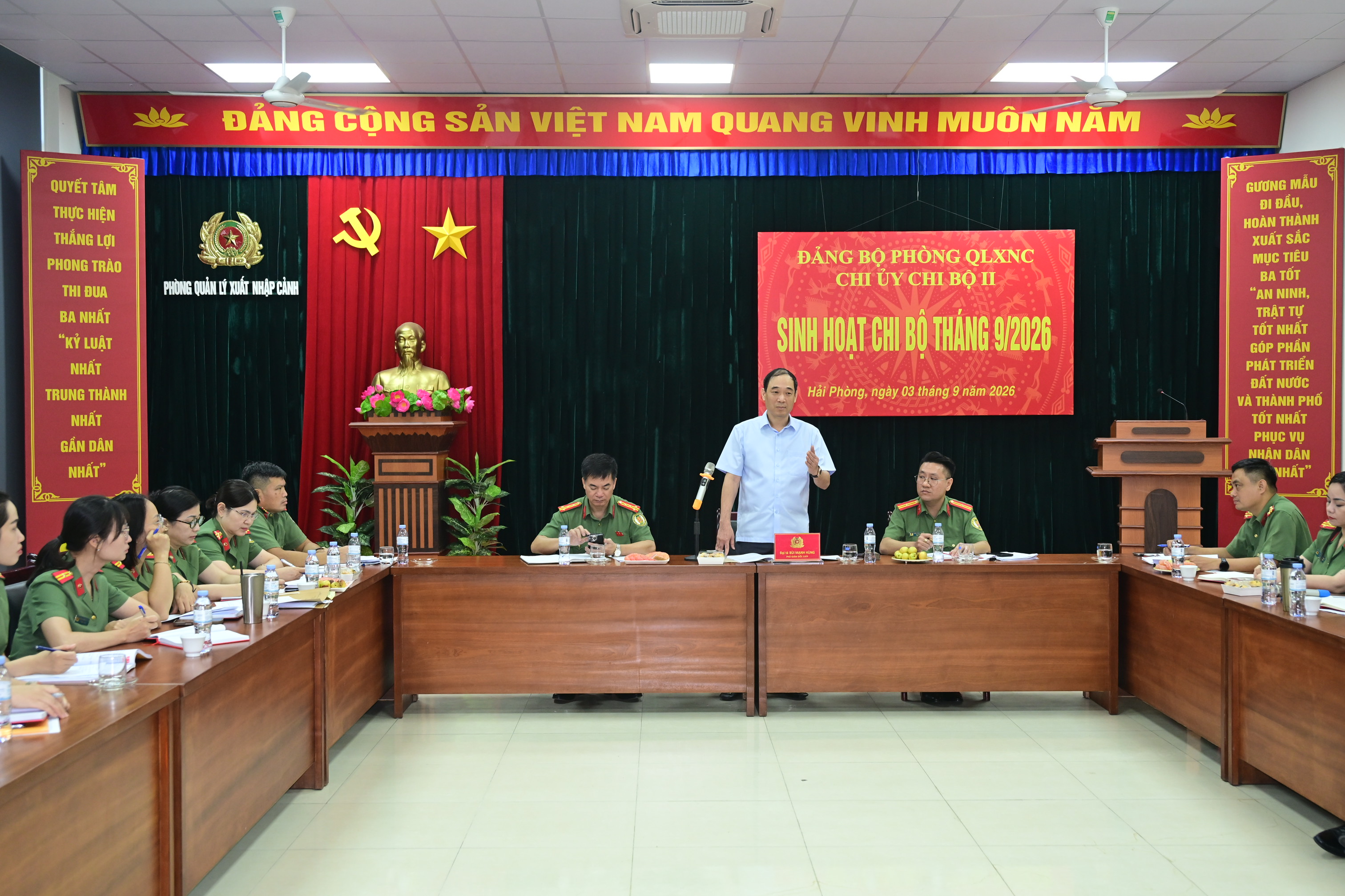 Phòng Quản lý xuất nhập cảnh: Nâng cao chất lượng sinh hoạt Đảng gắn với thực hiện nhiệm vụ chuyên môn